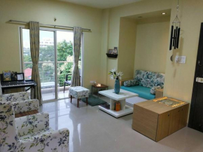 The Perfect Living Lavish Flat-famillies only